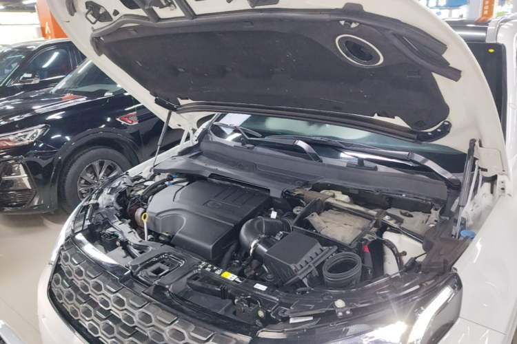 Used Land Rover Discovery Sport 2022 249 PS R-Dynamic S Performance Edition 5 Seats Engine Bay