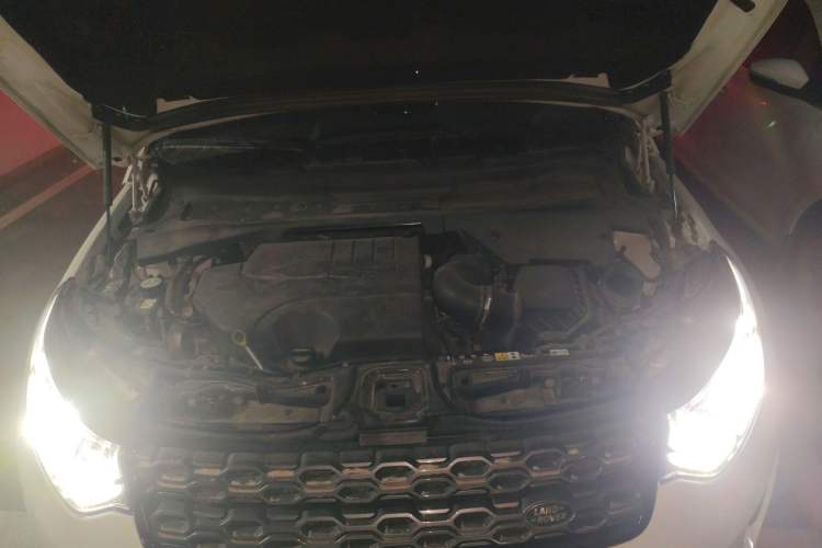 Used Land Rover Discovery Sport 2022 249 PS R-Dynamic S Performance Edition 5 Seats Engine Bay