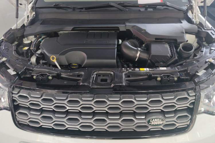 Used Land Rover Discovery Sport 2022 249 PS R-Dynamic SE Performance Tech Edition 5 Seats Engine Bay