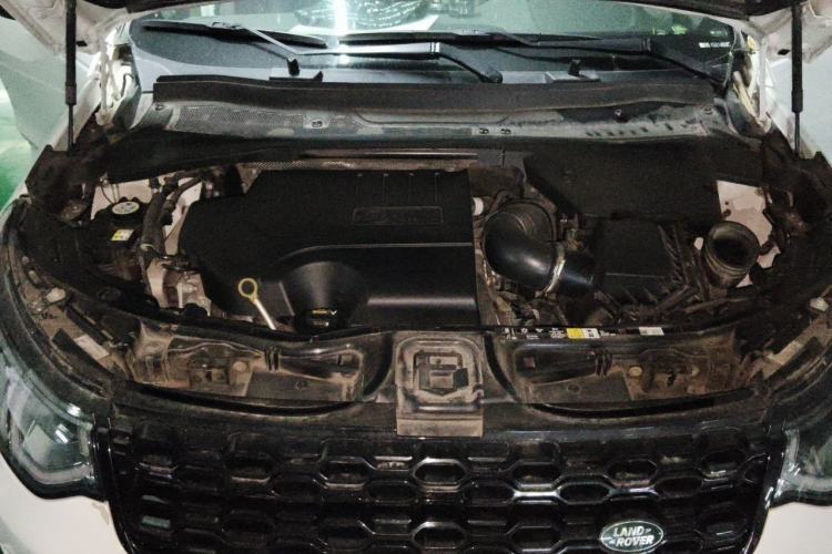 Used Land Rover Discovery Sport 2022 249 PS R-Dynamic S Performance Edition 5 Seats Engine Bay