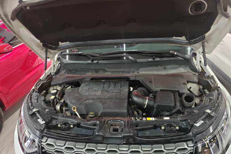 Used Land Rover Discovery Sport 2022 249 PS R-Dynamic S Performance Edition 5 Seats Engine Bay