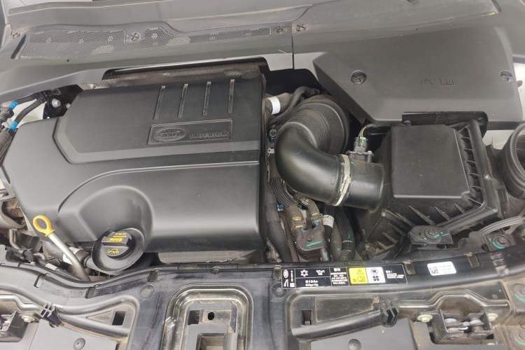 Used Land Rover Discovery Sport 2022 249 PS Metropolitan Edition 5 Seats Engine Bay Left