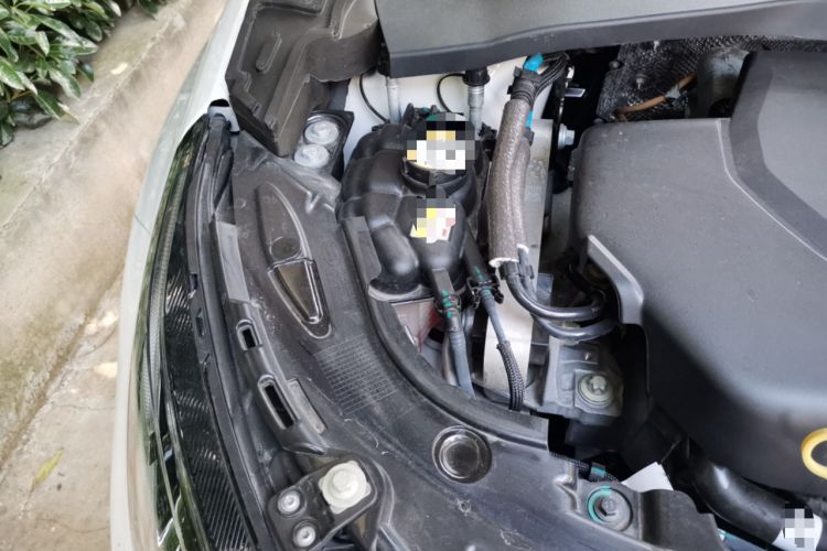 Used Land Rover Discovery Sport 2022 249 PS R-Dynamic S Performance Edition 5 Seats Engine Bay Right