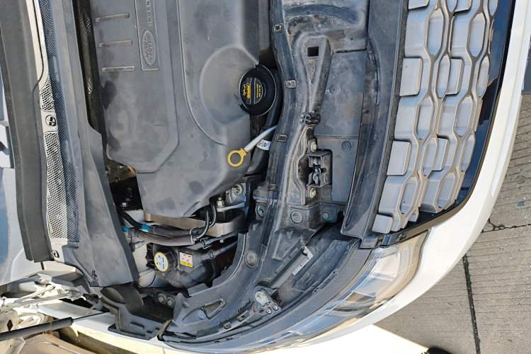 Used Land Rover Discovery Sport 2022 249 PS R-Dynamic S Performance Edition 5 Seats Engine Bay Right