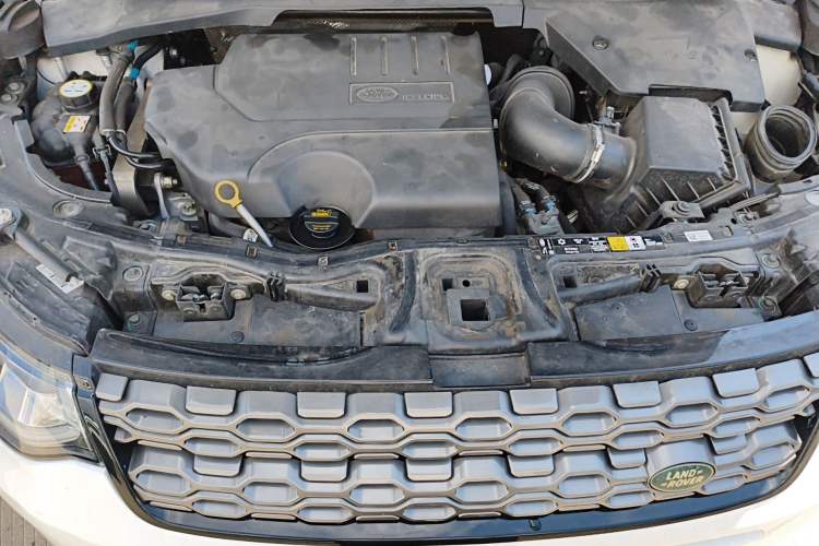 Used Land Rover Discovery Sport 2022 249 PS R-Dynamic S Performance Edition 5 Seats Engine Bay