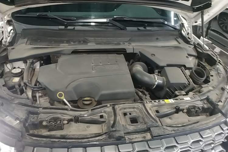 Used Land Rover Discovery Sport 2022 249 PS R-Dynamic SE Performance Tech Edition 5 Seats Engine Bay