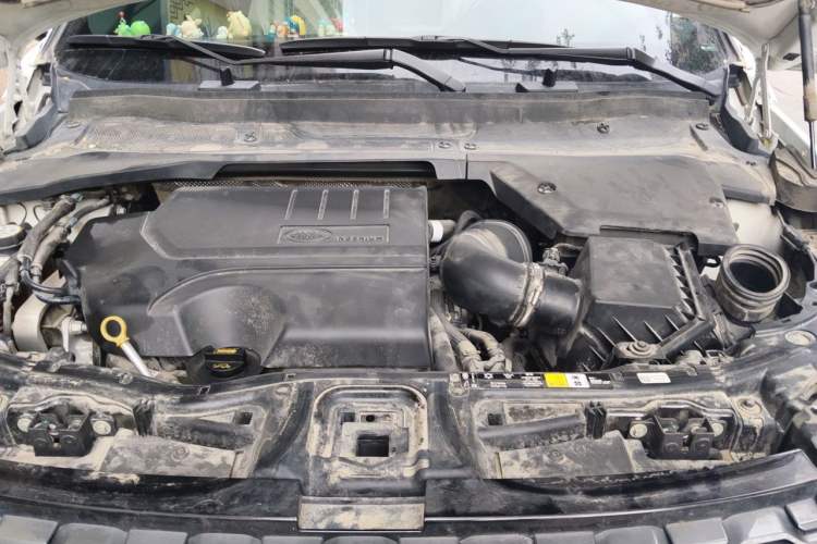 Used Land Rover Discovery Sport 2022 249 PS R-Dynamic S Performance Edition 5 Seats Engine Bay