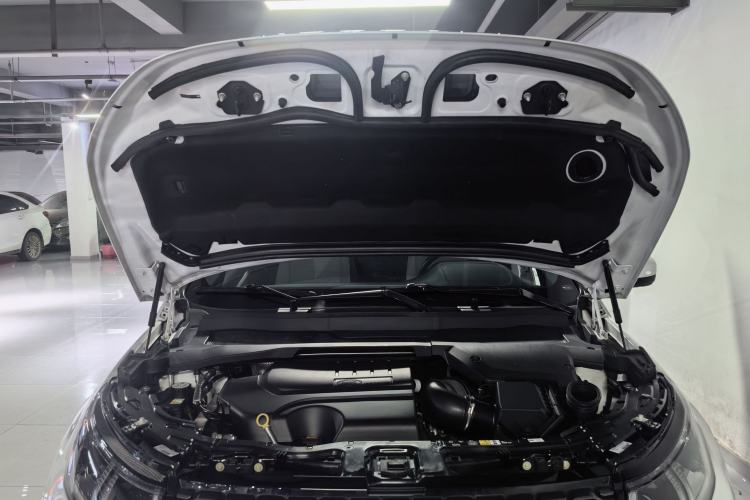 Used Land Rover Discovery Sport 2022 Restyled 249 PS R-Dynamic SE Performance Tech Edition 5 Seats Engine Bay