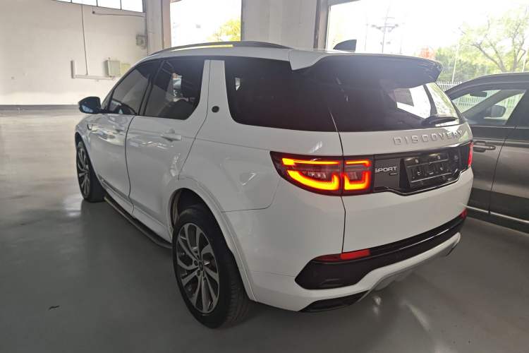 Used Land Rover Discovery Sport 2022 249 PS Metropolitan Edition 5 Seats Exterior 2