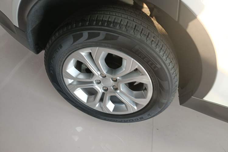Used Land Rover Discovery Sport 2022 200 PS Family Edition 5 Seats Exterior 3