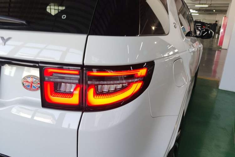 Used Land Rover Discovery Sport 2022 Revised Version 249 PS R-Dynamic S Performance Edition 5 Seats Exterior 3