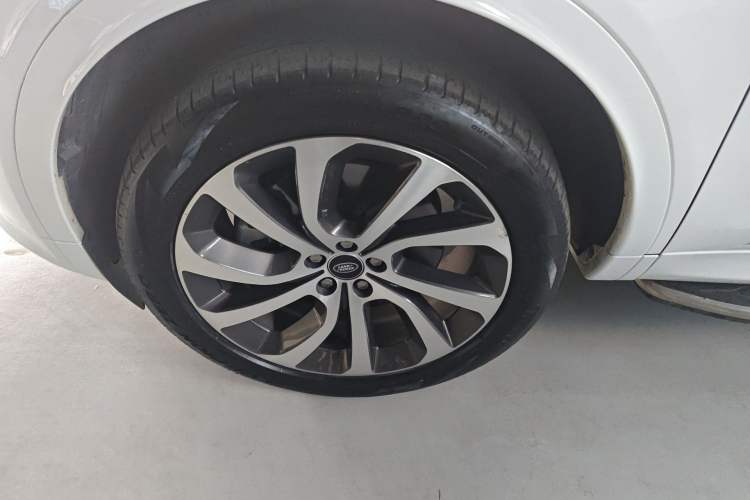 Used Land Rover Discovery Sport 2022 249 PS Metropolitan Edition 5 Seats Exterior 4