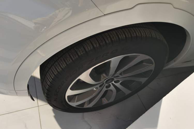 Used Land Rover Discovery Sport 2022 249 PS R-Dynamic S Performance Edition 5 Seats Exterior 4