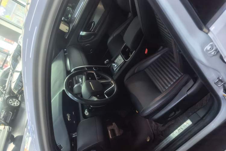 Used Land Rover Discovery Sport 2022 Revised Version 249 PS Metropolitan Edition Exterior 8