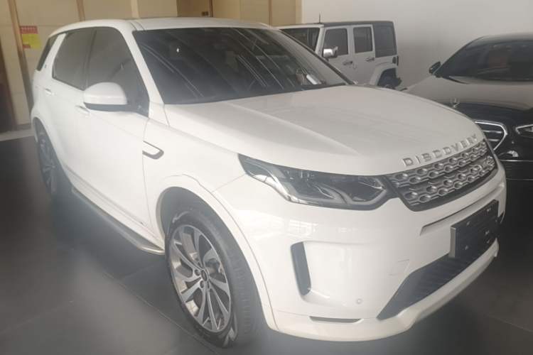 Used Land Rover Discovery Sport 2022 Revised Version 249 PS Metropolitan Edition Front Right 45 Deg
