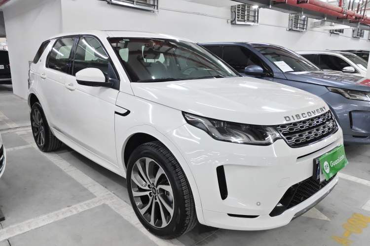 Used Land Rover Discovery Sport 2022 Revised Version 249 PS R-Dynamic S Performance Edition 5 Seats Front Right 45 Deg