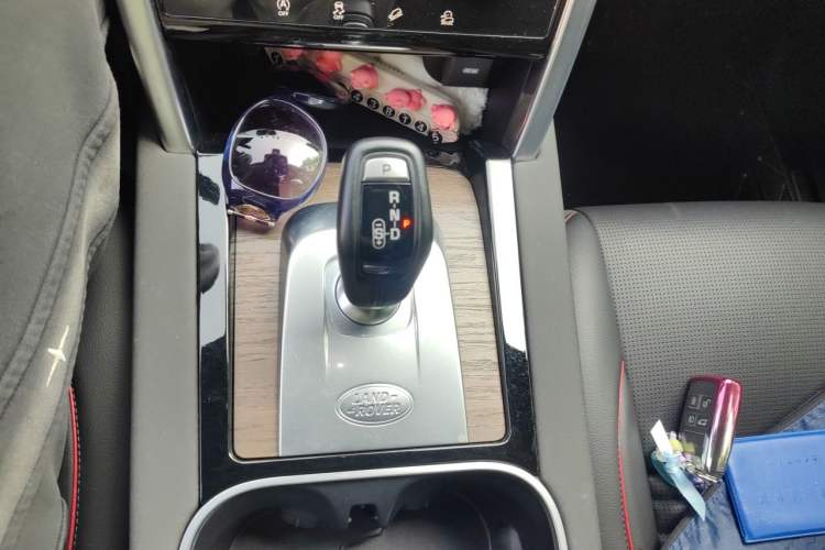Used Land Rover Discovery Sport 2022 249 PS R-Dynamic S Performance Edition 5 Seats Gear Lever