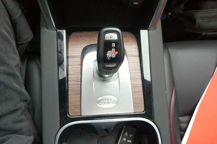 Used Land Rover Discovery Sport 2022 249 PS R-Dynamic S Performance Edition 5 Seats Gear Lever
