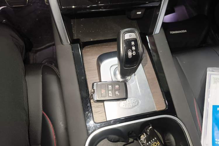 Used Land Rover Discovery Sport 2022 249 PS R-Dynamic S Performance Edition 5 Seats Gear Lever