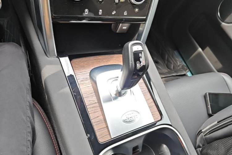 Used Land Rover Discovery Sport 2022 249 PS R-Dynamic S Performance Edition 5 Seats Gear Lever