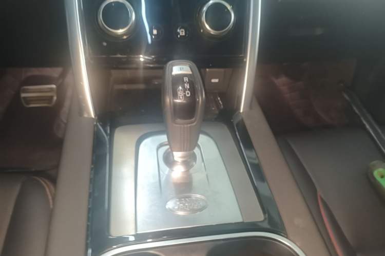 Used Land Rover Discovery Sport 2022 Revised Version 249 PS Metropolitan Edition Gear Lever