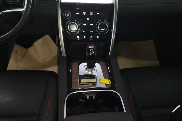 Used Land Rover Discovery Sport 2022 Revised Version 249 PS R-Dynamic S Performance Edition 5 Seats Gear Lever