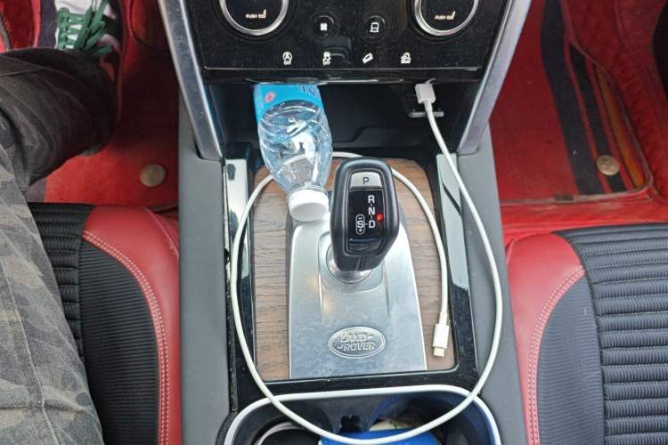 Used Land Rover Discovery Sport 2022 Restyled 249 PS R-Dynamic SE Performance Tech Edition 5 Seats Gear Lever