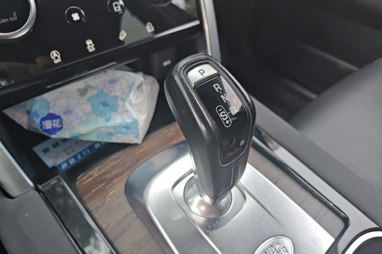 Used Land Rover Discovery Sport 2022 249 PS R-Dynamic S Performance Edition 5 Seats Gear Lever