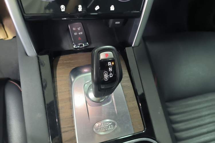 Used Land Rover Discovery Sport 2022 249 PS R-Dynamic S Performance Edition 5 Seats Gear Lever