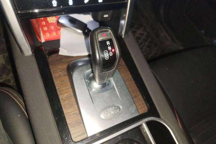 Used Land Rover Discovery Sport 2022 249 PS R-Dynamic S Performance Edition 5 Seats Gear Lever
