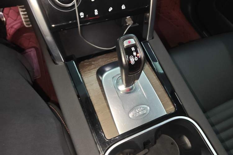 Used Land Rover Discovery Sport 2022 249 PS R-Dynamic S Performance Edition 5 Seats Gear Lever