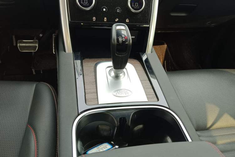 Used Land Rover Discovery Sport 2022 249 PS R-Dynamic S Performance Edition 5 Seats Gear Lever