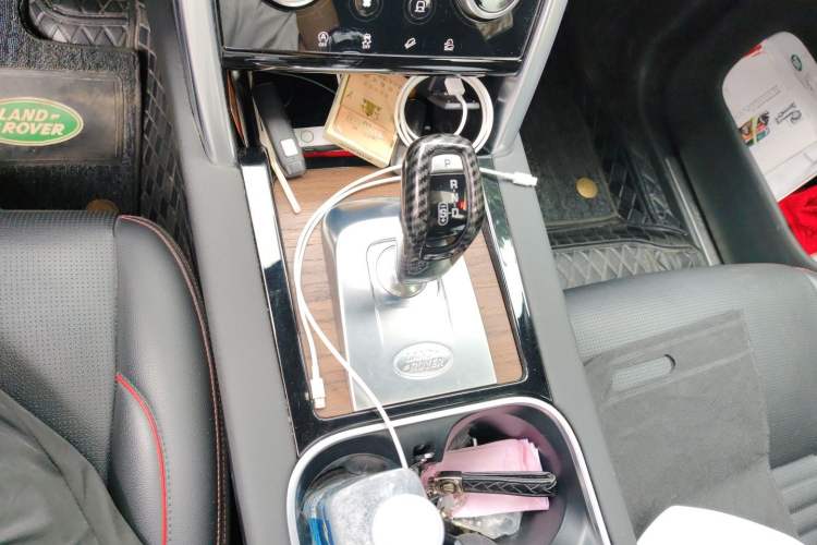 Used Land Rover Discovery Sport 2022 Restyled 249 PS R-Dynamic SE Performance Tech Edition 5 Seats Gear Lever
