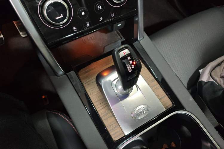 Used Land Rover Discovery Sport 2022 Restyled 249 PS R-Dynamic SE Performance Tech Edition 5 Seats Gear Lever