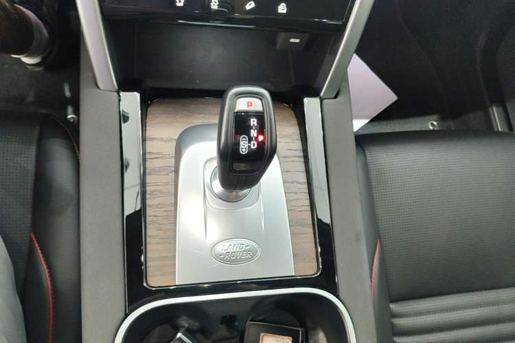 Used Land Rover Discovery Sport 2022 249 PS R-Dynamic S Performance Edition 5 Seats Gear Lever
