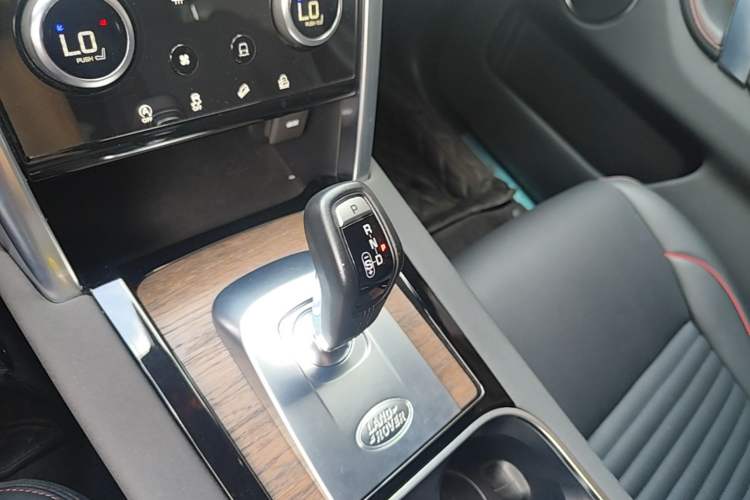 Used Land Rover Discovery Sport 2022 249 PS R-Dynamic S Performance Edition 5 Seats Gear Lever