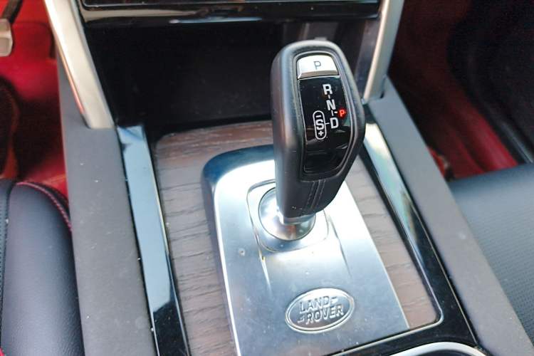 Used Land Rover Discovery Sport 2022 249 PS R-Dynamic S Performance Edition 5 Seats Gear Lever