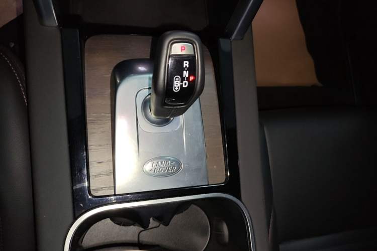 Used Land Rover Discovery Sport 2022 249 PS R-Dynamic S Performance Edition 5 Seats Gear Lever