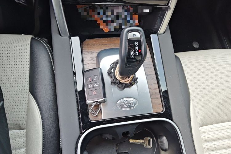 Used Land Rover Discovery Sport 2022 Revised Version 249 PS R-Dynamic S Performance Edition 5 Seats Gear Lever