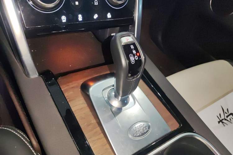 Used Land Rover Discovery Sport 2022 Revised Version 249 PS R-Dynamic S Performance Edition 5 Seats Gear Lever
