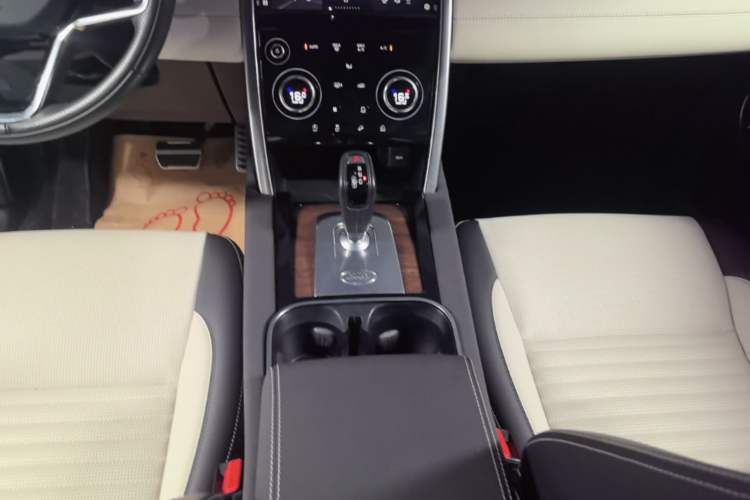 Used Land Rover Discovery Sport 2022 Restyled 249 PS R-Dynamic SE Performance Tech Edition 5 Seats Gear Lever