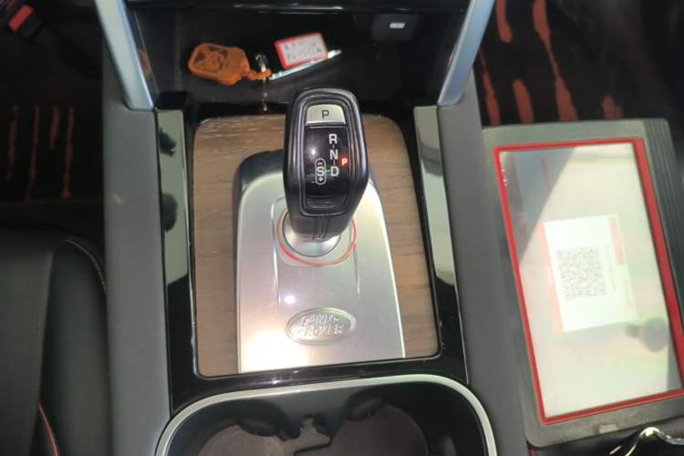 Used Land Rover Discovery Sport 2022 249 PS R-Dynamic S Performance Edition 5 Seats Gear Lever