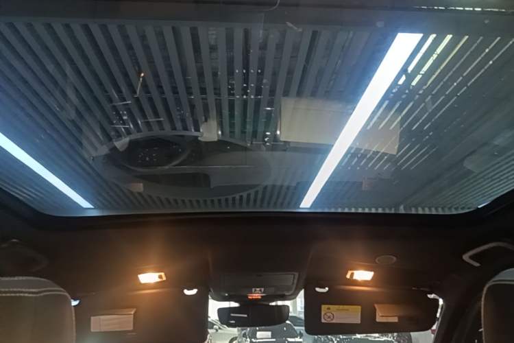Used Land Rover Discovery Sport 2022 249 PS R-Dynamic S Performance Edition 5 Seats Headliner