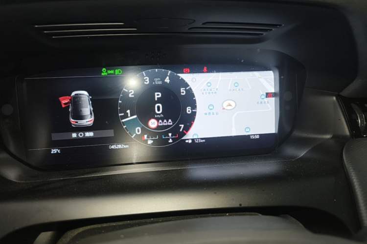 Used Land Rover Discovery Sport 2022 249 PS R-Dynamic S Performance Edition 5 Seats Instrument Cluster
