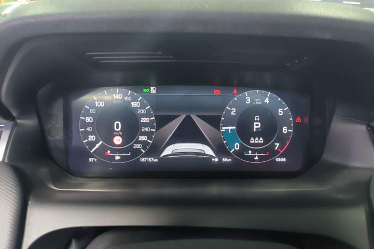 Used Land Rover Discovery Sport 2022 249 PS R-Dynamic S Performance Edition 5 Seats Instrument Cluster