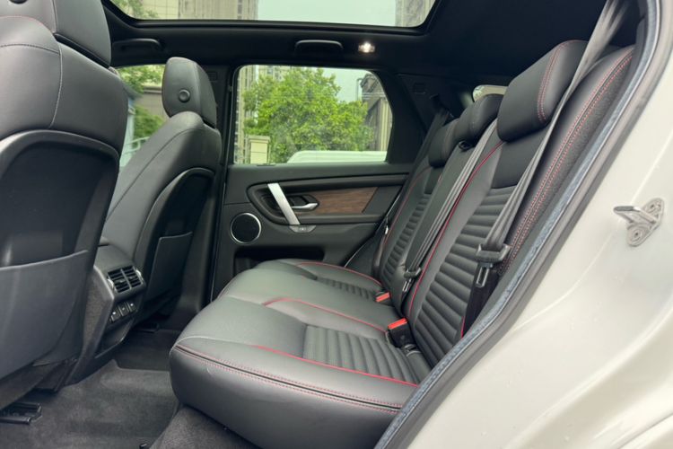 Used Land Rover Discovery Sport 2022 249 PS R-Dynamic S Performance Edition 5 Seats Interior 1
