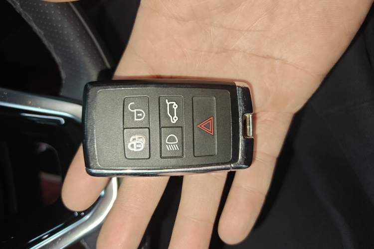 Used Land Rover Discovery Sport 2022 249 PS R-Dynamic S Performance Edition 5 Seats Interior 1