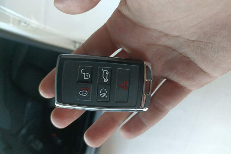 Used Land Rover Discovery Sport 2022 200 PS Family Edition 5 Seats Interior 1