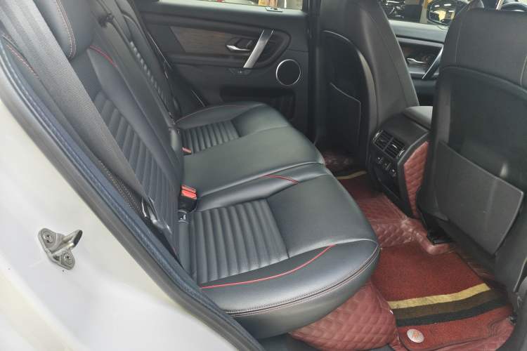 Used Land Rover Discovery Sport 2022 249 PS R-Dynamic S Performance Edition 5 Seats Interior 11