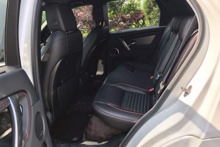 Used Land Rover Discovery Sport 2022 Revised Version 249 PS Metropolitan Edition Interior 2